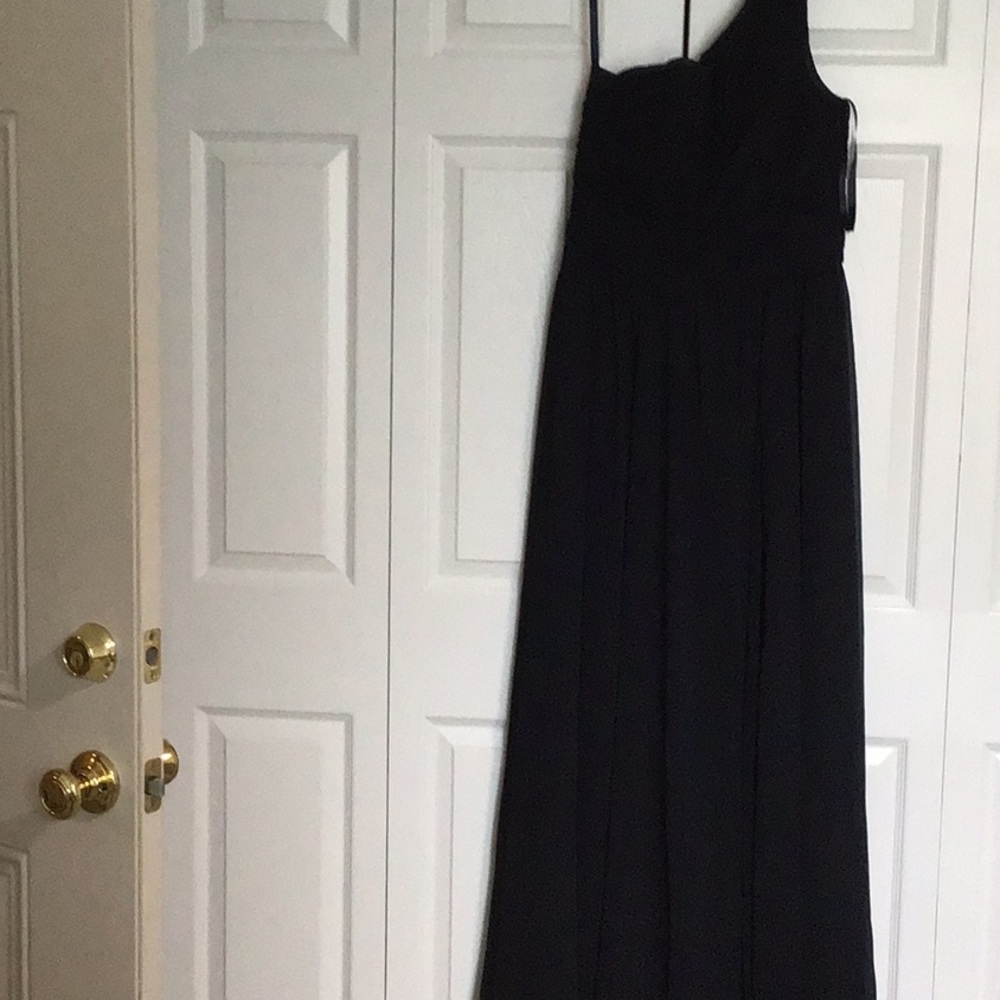 Elegant Black One-Shoulder Maxi Dress